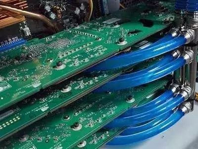 液冷服務(wù)器出現(xiàn)漏水漏液如何實現(xiàn)報警？